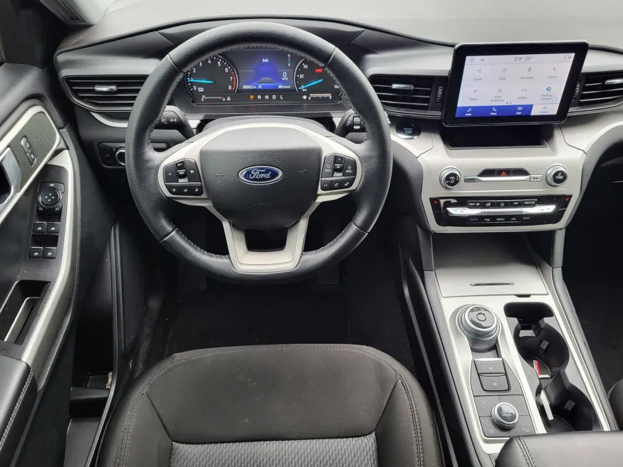 2023 Ford Explorer XLT | Photo 23 of 32