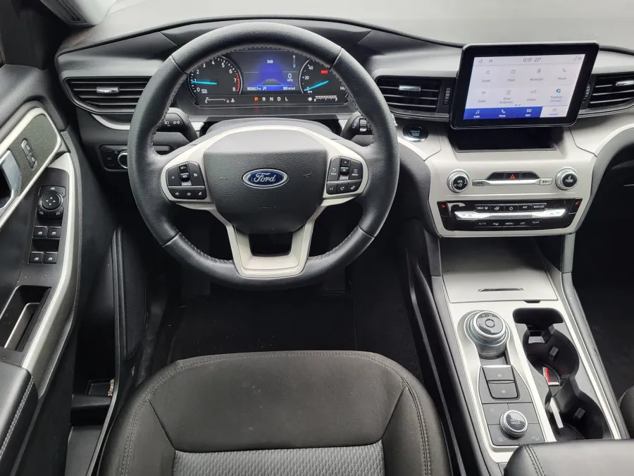 2023 Ford Explorer XLT | Photo 23 of 32