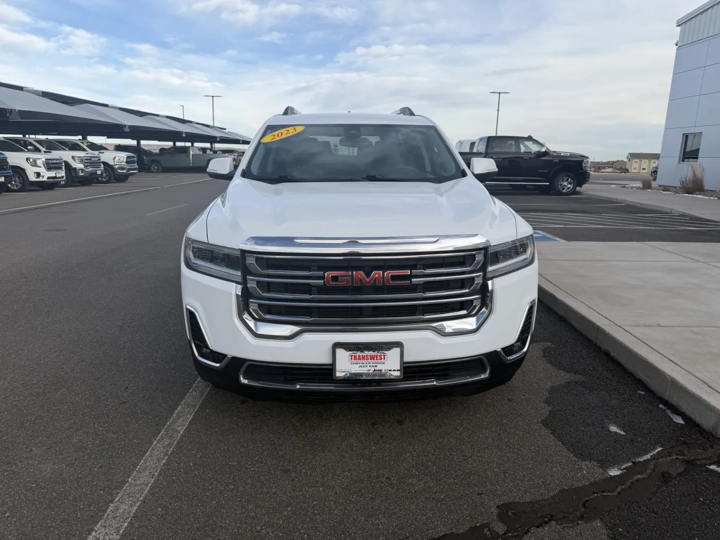 2023 GMC Acadia SLT | Photo 2 of 22