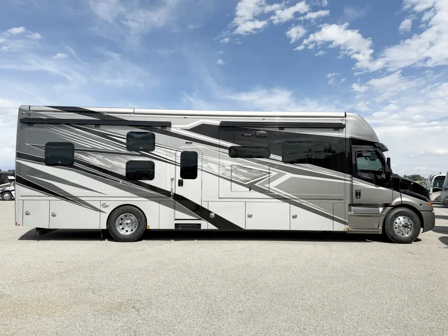 2026 Renegade Explorer 40EBH | Photo 3 of 31