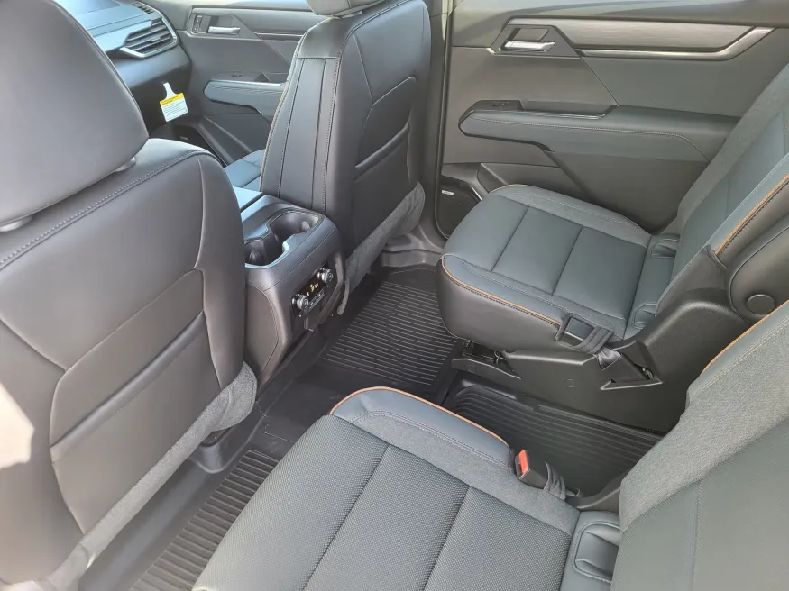 2026 GMC Acadia AT4 | Photo 23 of 27