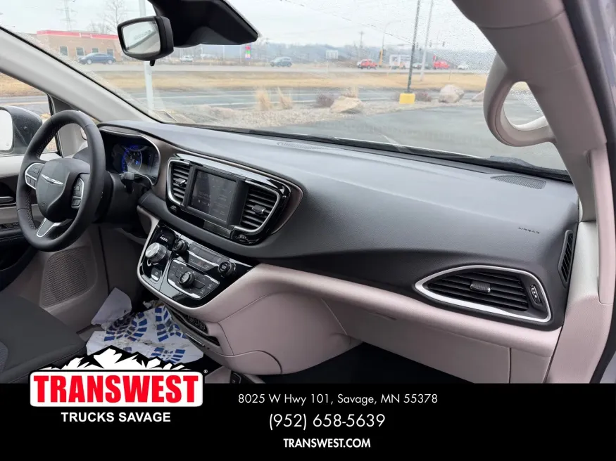 2024 Chrysler Voyager LX | Photo 21 of 23