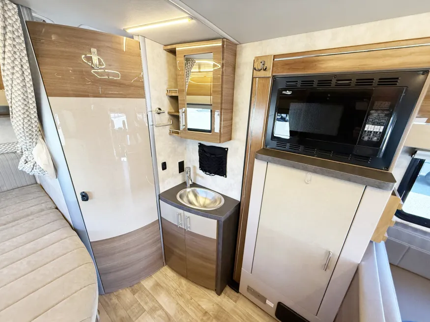 2019 Winnebago Navion 24J | Photo 11 of 24