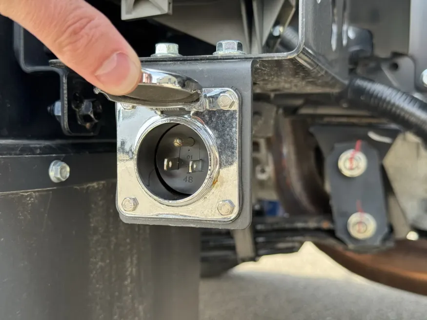2025 Isuzu NRR GAS | Photo 13 of 21