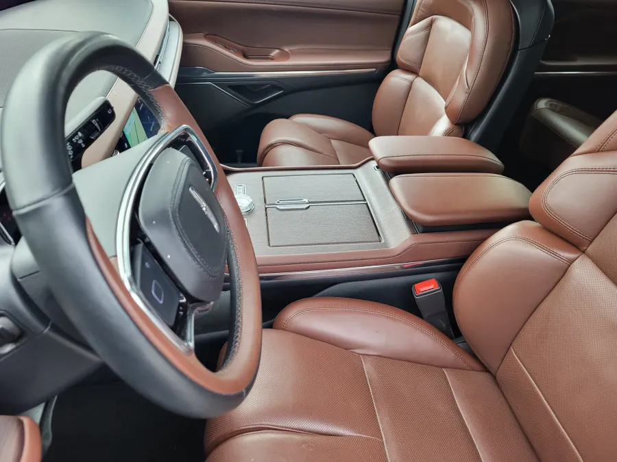 2025 Lincoln Navigator Reserve | Photo 11 of 26