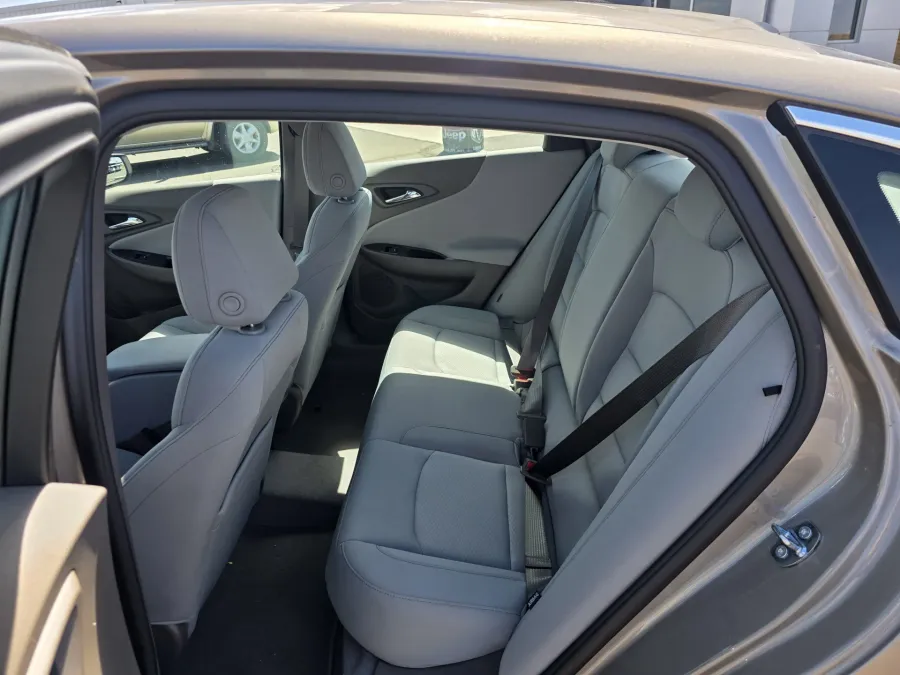 2022 Chevrolet Malibu LS | Photo 11 of 21