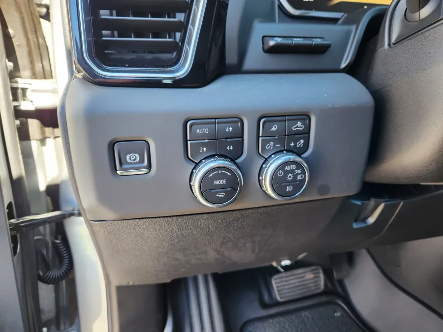 2026 GMC Sierra 2500HD Denali | Photo 7 of 32