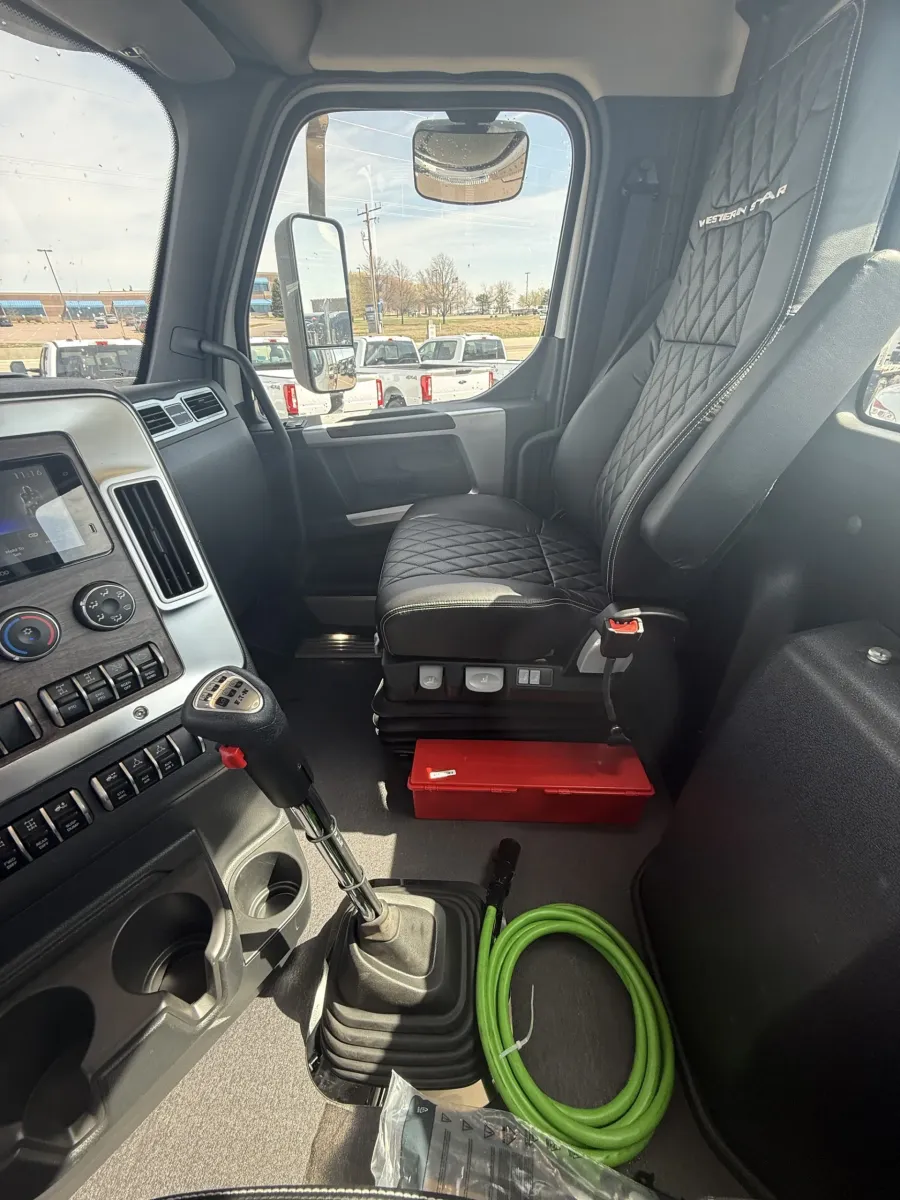 2027 Western Star 49X | Photo 15 of 16