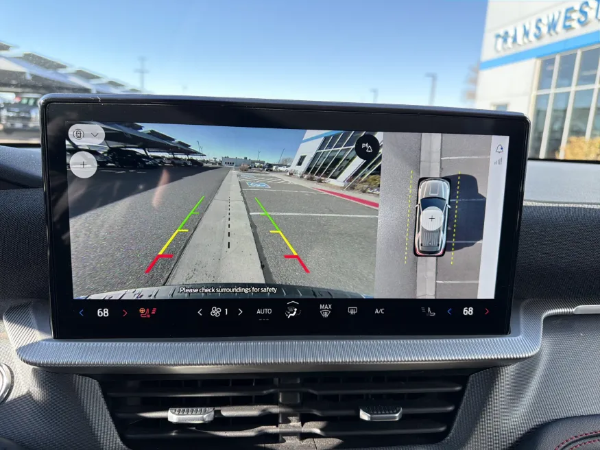 2025 Ford Explorer ST-Line | Photo 17 of 23