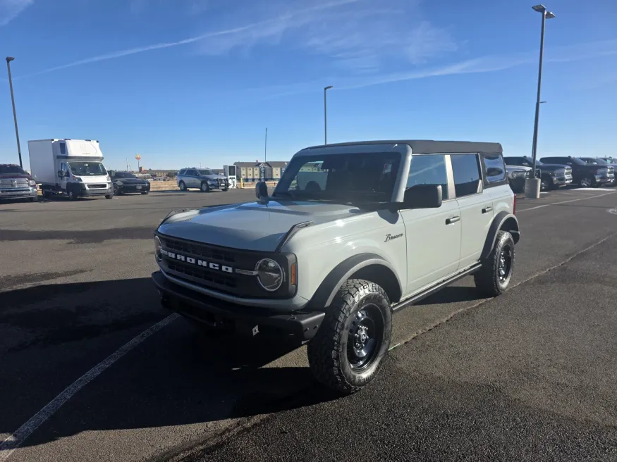 2022 Ford Bronco | Photo 8 of 23