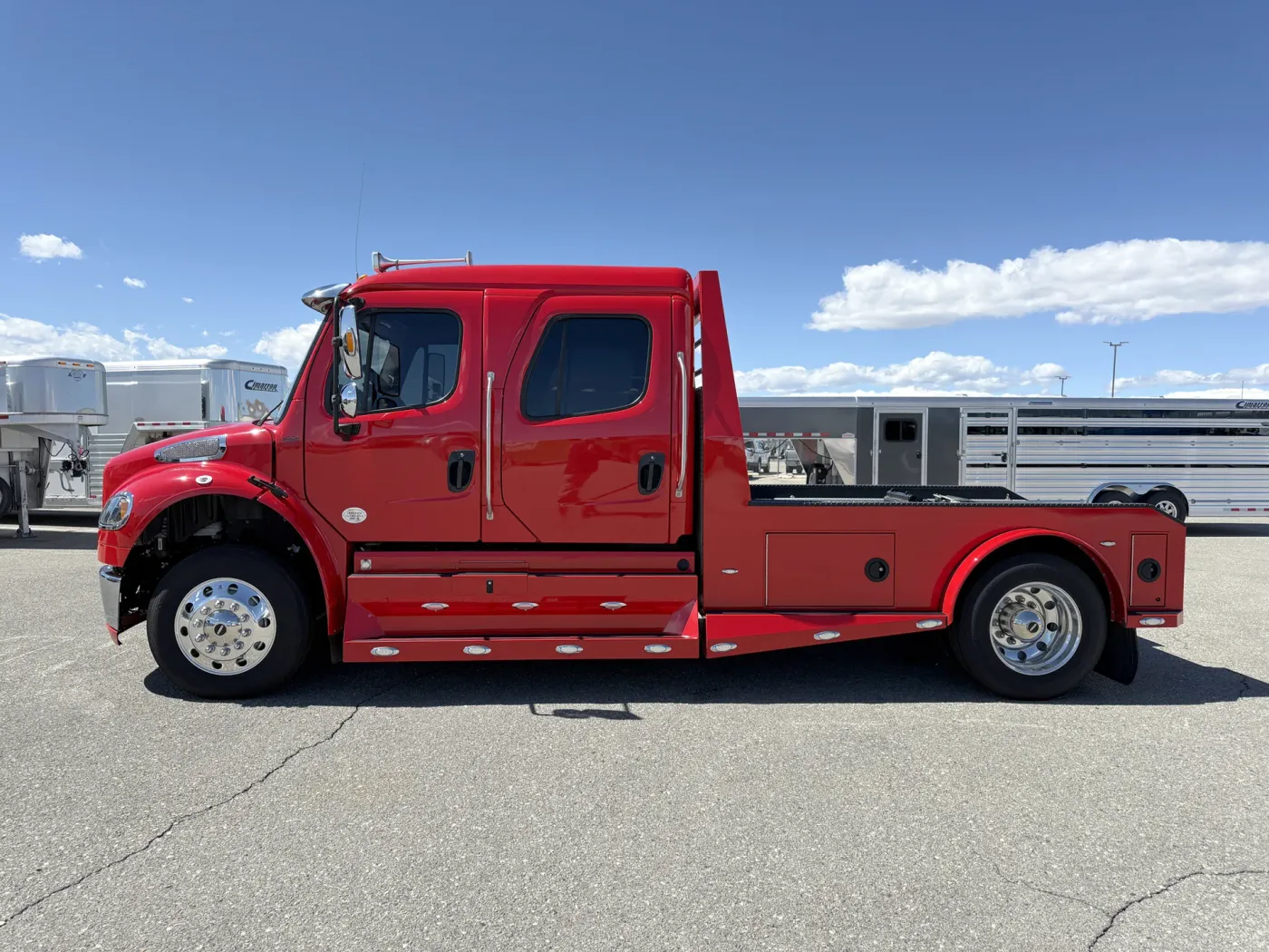 2023 Freightliner M2 106 Summit Hauler | Photo 3 of 24