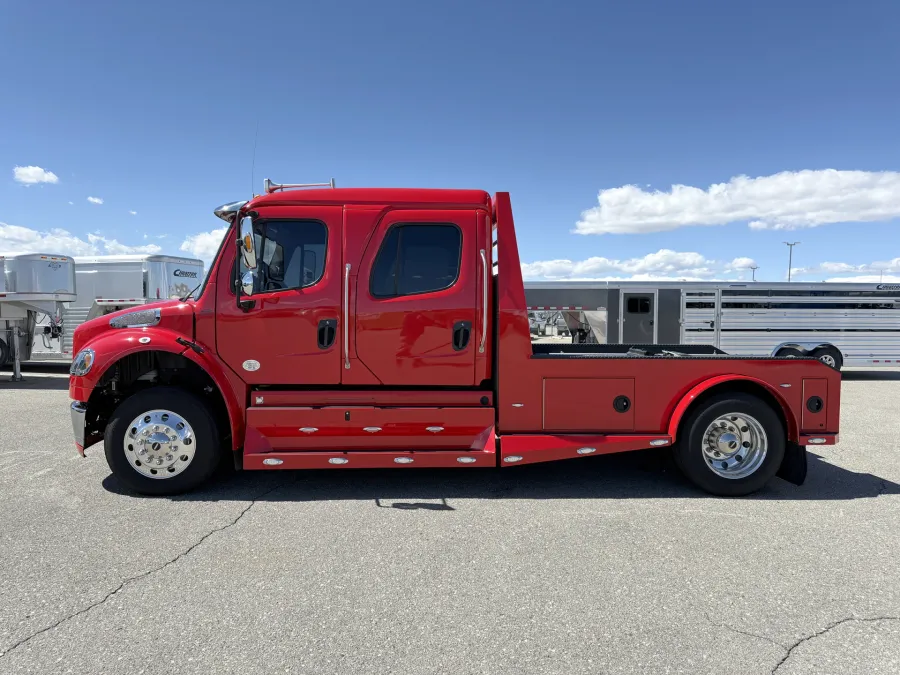 2023 Freightliner M2 106 Summit Hauler | Photo 3 of 24