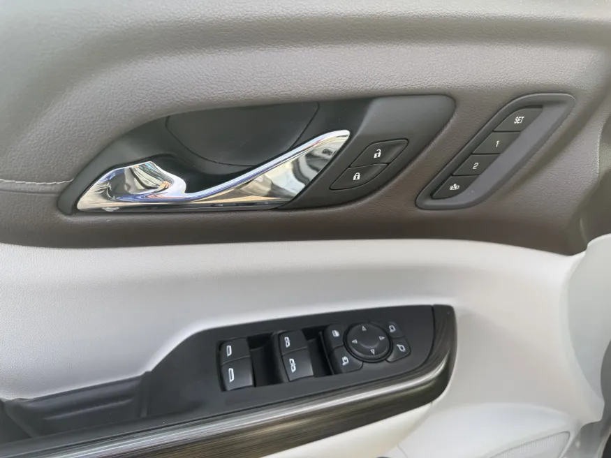 2023 GMC Acadia SLT | Photo 15 of 24