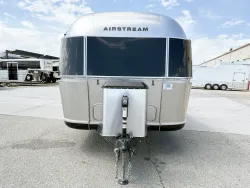 2024 Airstream Classic 33FB Twin | Thumbnail Photo 21 of 23