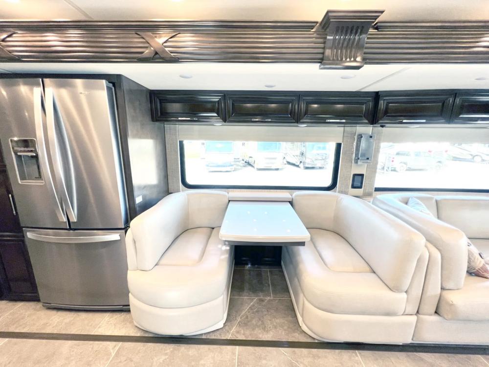 2023 Newmar Supreme Aire 4530 | Photo 8 of 36