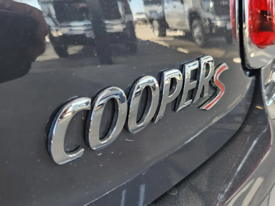 2021 Mini Cooper S | Photo 11 of 24