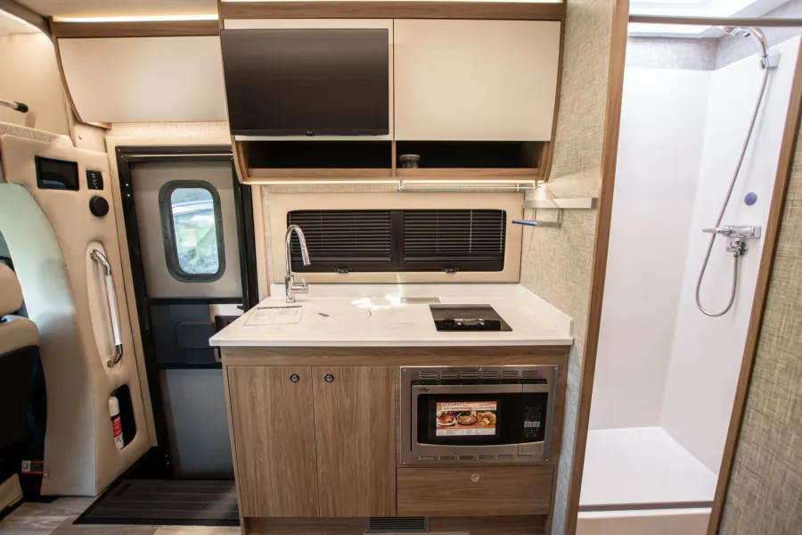 2026 Tiffin Wayfarer 25XLW | Photo 11 of 16