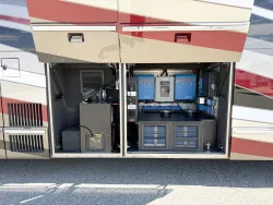 2023 Emerald Prevost H3-45 Double Slide | Thumbnail Photo 9 of 15