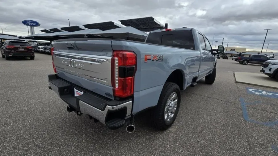 2026 Ford Super Duty F-250 | Photo 9 of 43