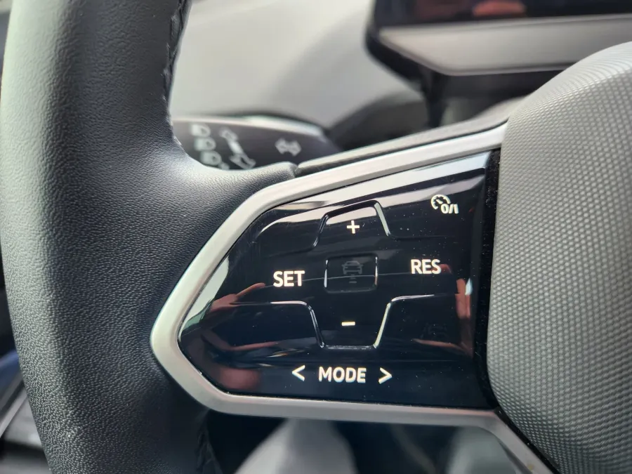 2023 Volkswagen ID.4 | Photo 17 of 22