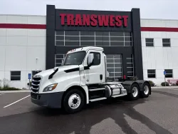 2020 Freightliner Cascadia 126 | Thumbnail Photo 1 of 15