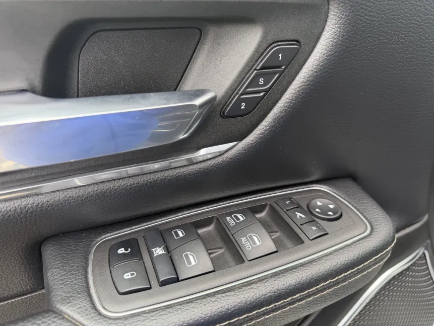 2024 RAM 1500 Laramie | Photo 13 of 18