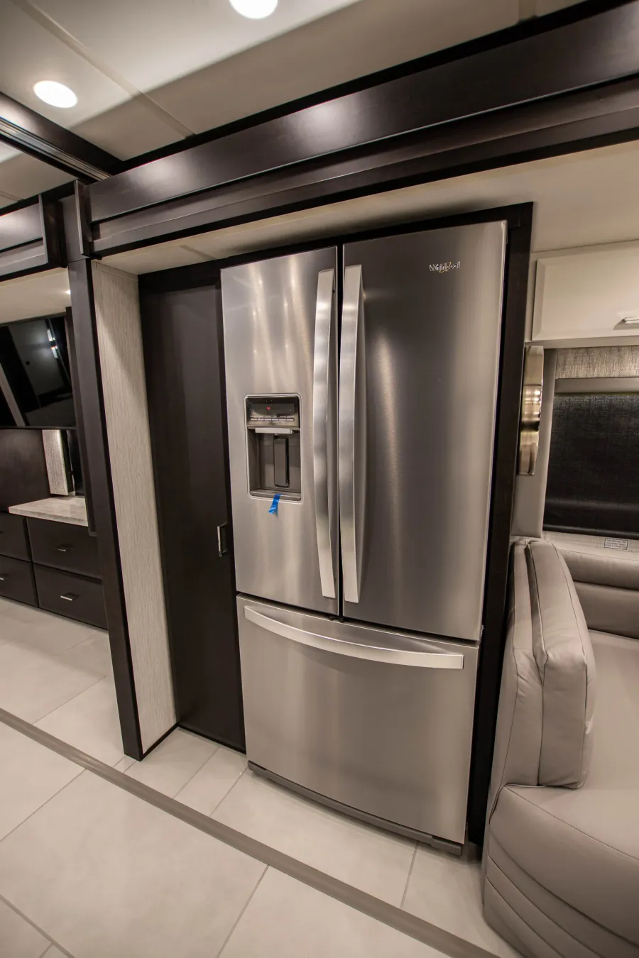 2026 Newmar Mountain Aire 4118 | Photo 21 of 45