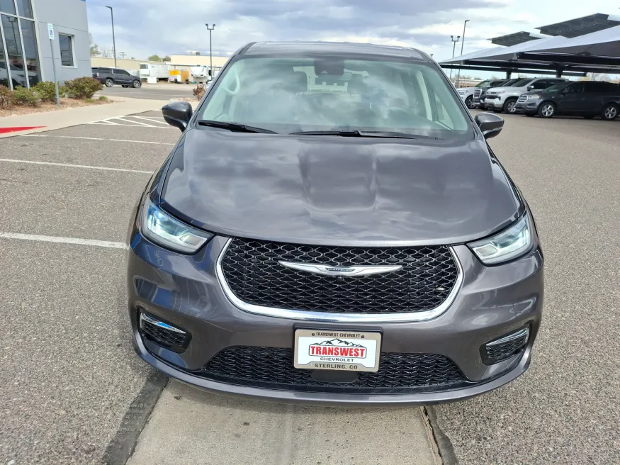 2023 Chrysler Pacifica Touring L | Photo 7 of 23