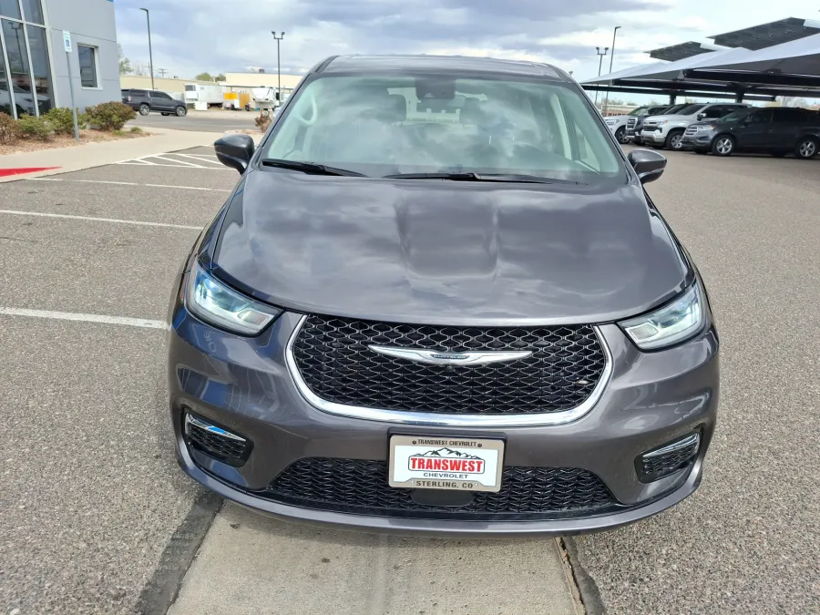 2023 Chrysler Pacifica Touring L | Photo 7 of 23