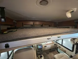 2019 Winnebago Sunstar LX 35F | Thumbnail Photo 10 of 20