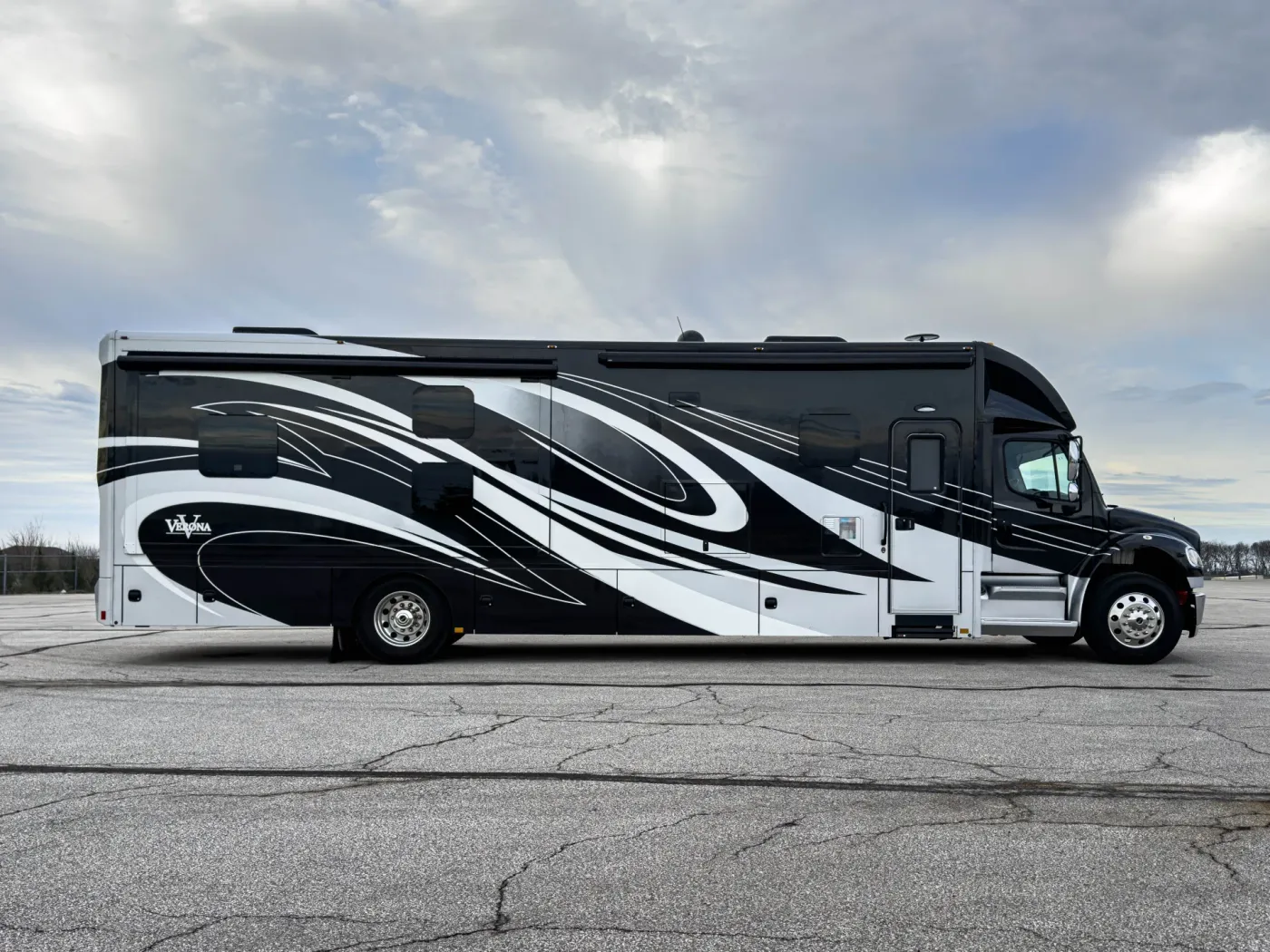 2018 Renegade Verona 40VBH | Photo 4 of 26