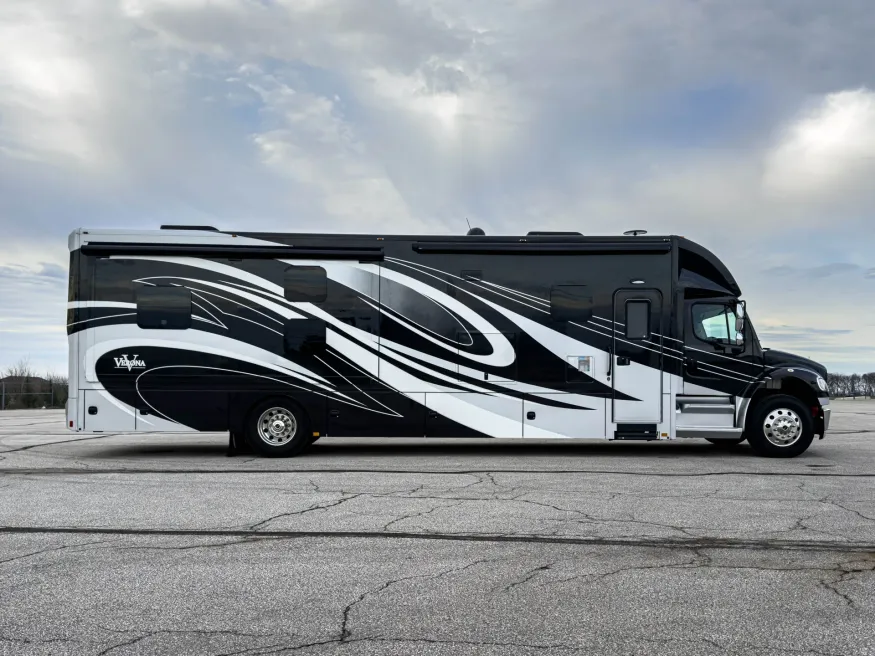 2018 Renegade Verona 40VBH | Photo 4 of 26