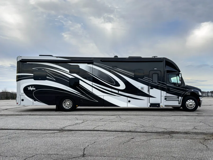 2018 Renegade Verona 40VBH | Photo 4 of 26