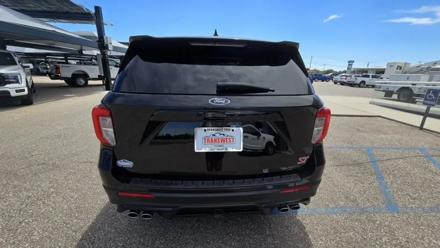 2022 Ford Explorer | Photo 7 of 31