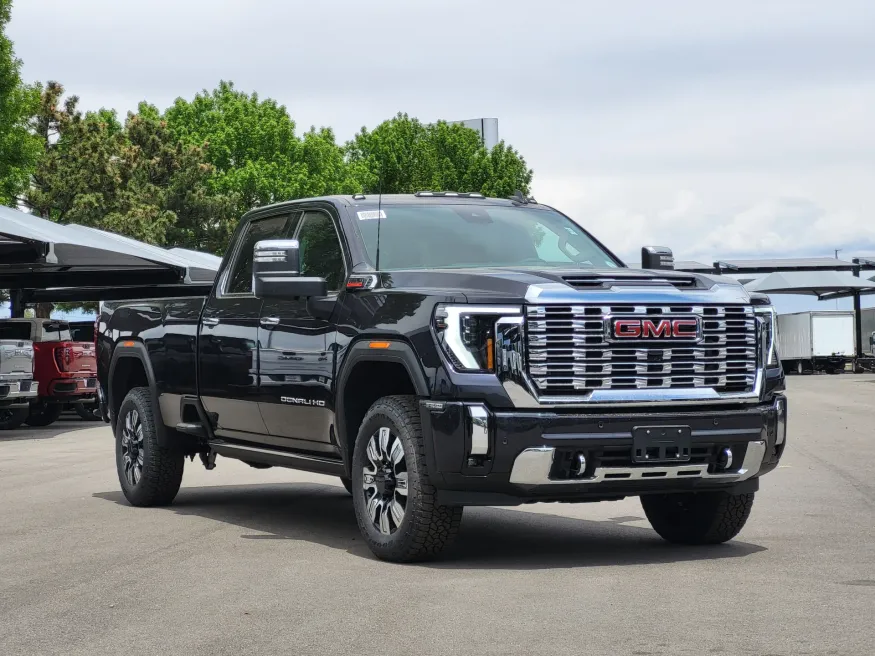 2026 GMC Sierra 2500HD Denali | Photo 2 of 25