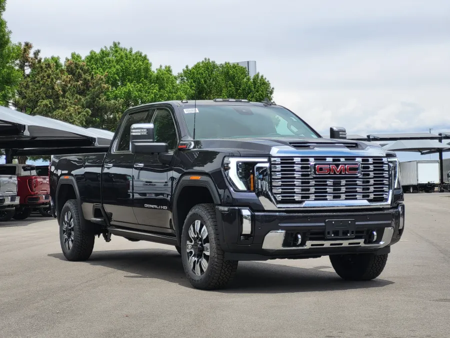2026 GMC Sierra 2500HD Denali | Photo 2 of 25