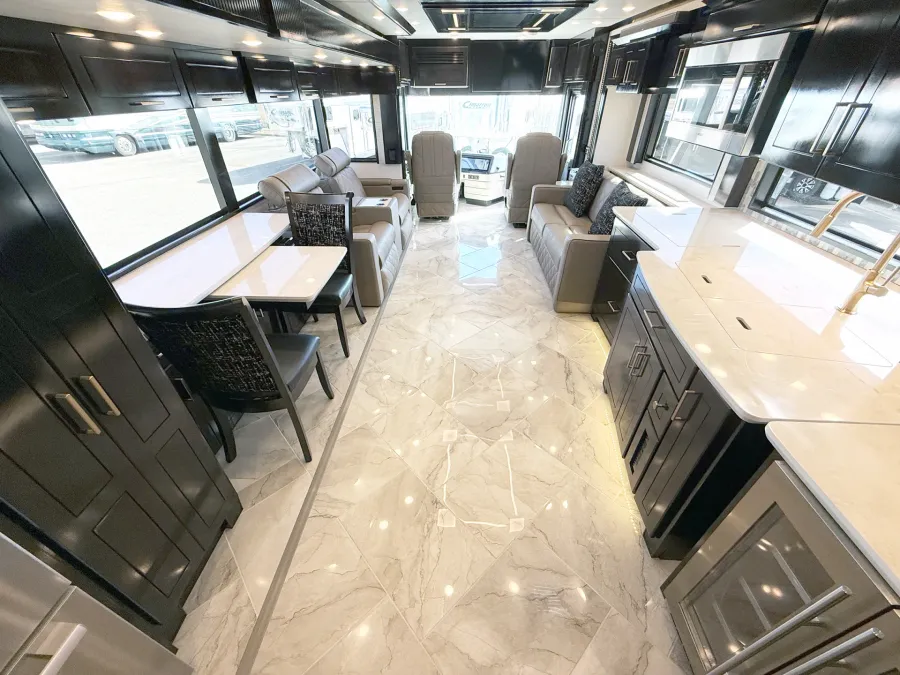 2027 Newmar Essex 4595 | Photo 5 of 31