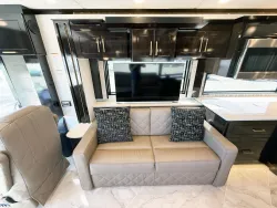 2027 Newmar Essex 4595 | Thumbnail Photo 8 of 31