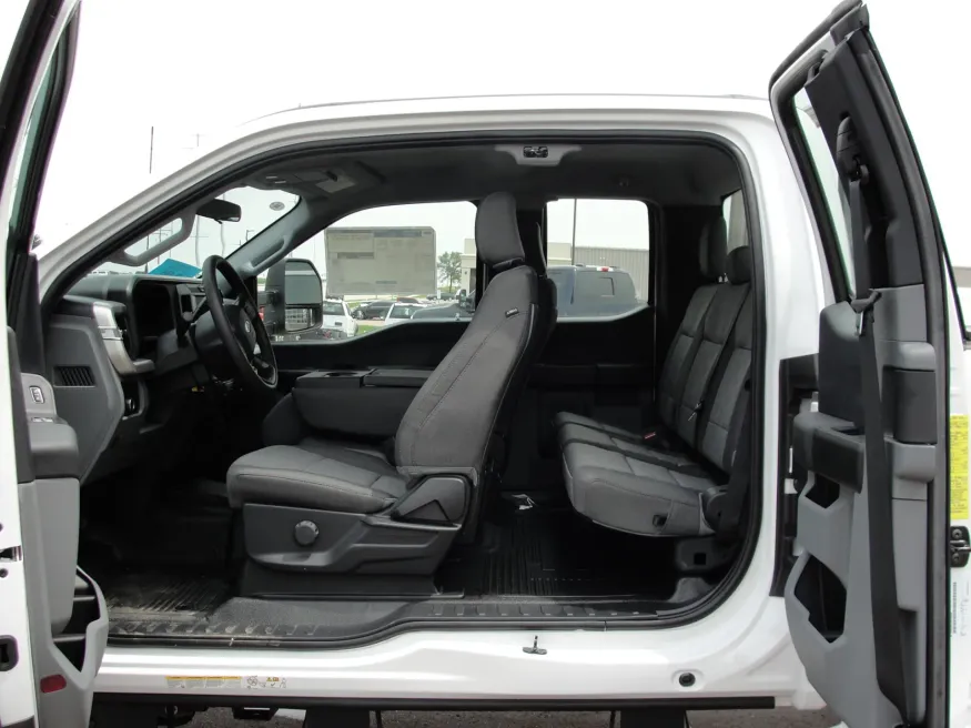 2025 Ford F-550 | Photo 6 of 10