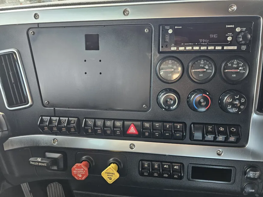 2025 Western Star 47X | Photo 17 of 19