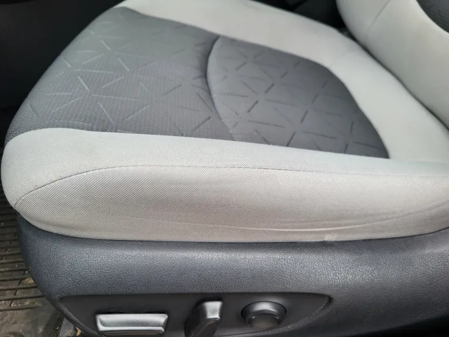 2020 Toyota RAV4 XLE | Photo 20 of 26