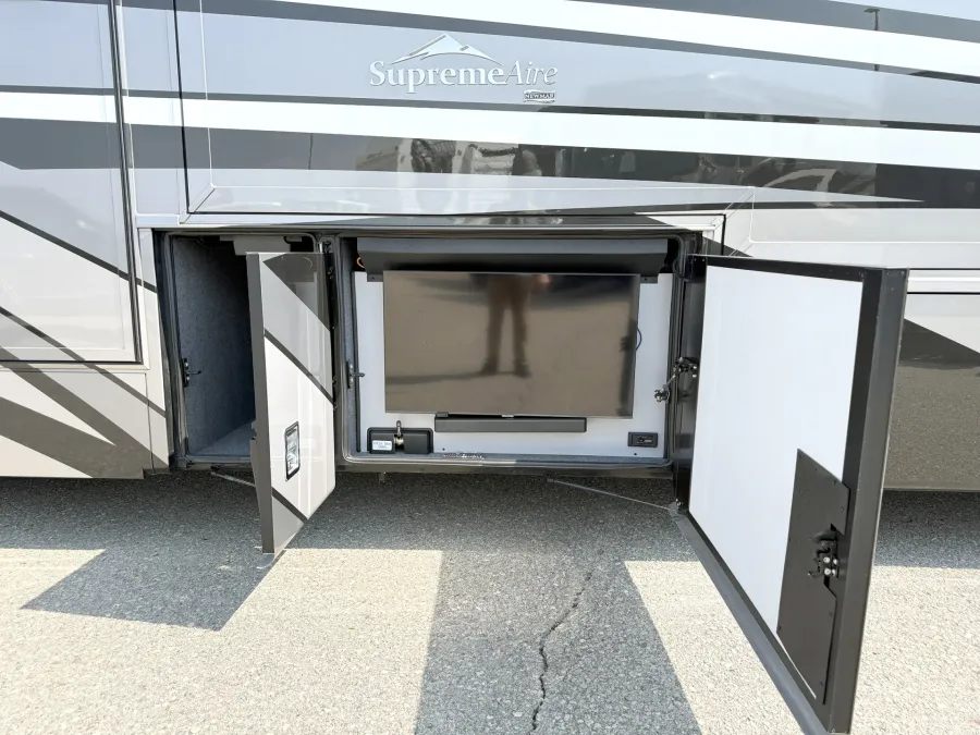 2024 Newmar Supreme Aire 4509 | Photo 26 of 31