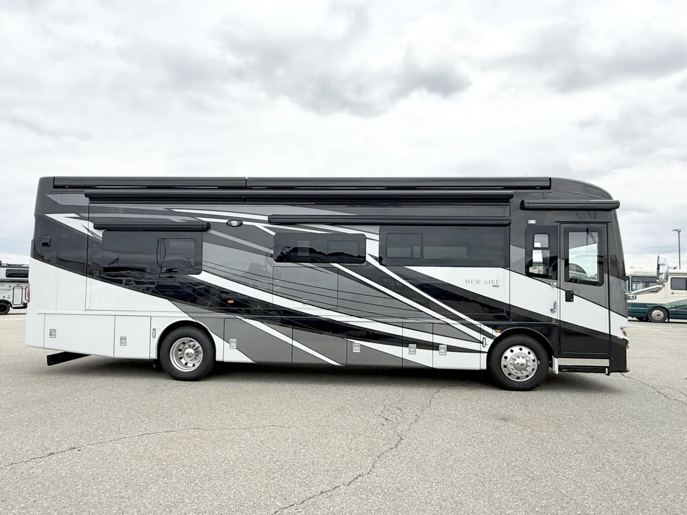 2026 Newmar New Aire 3545 | Photo 2 of 5