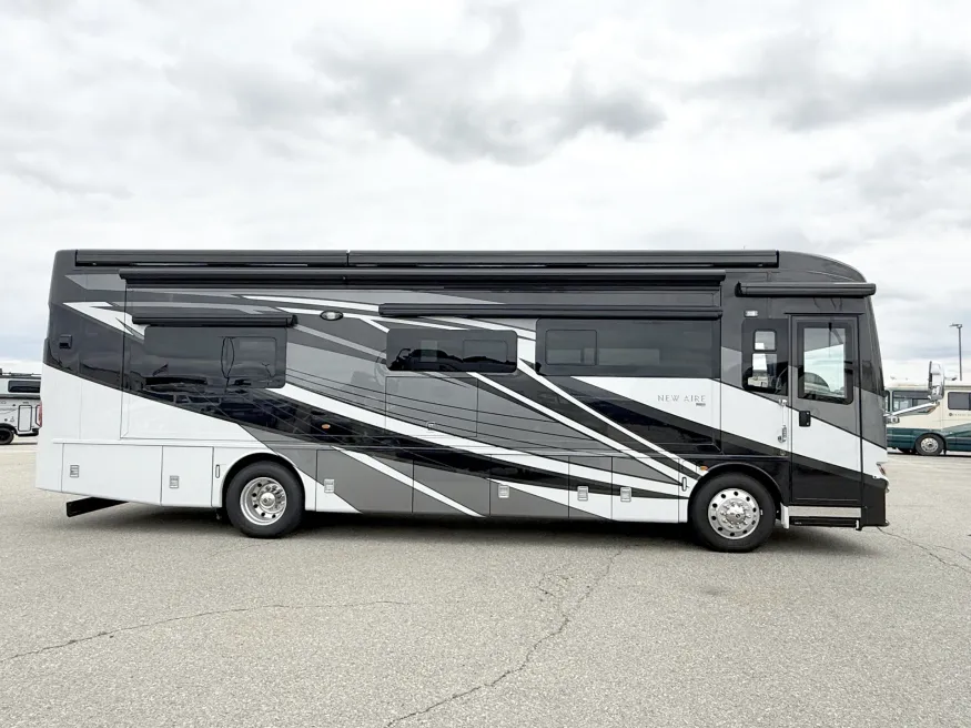 2026 Newmar New Aire 3545 | Photo 2 of 5