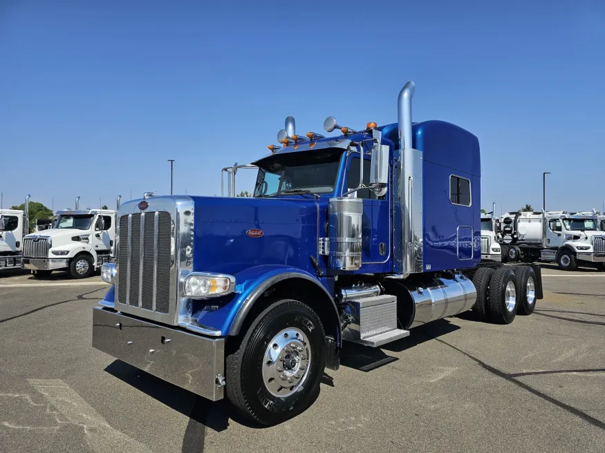 2022 Peterbilt 389 | Photo 1 of 23