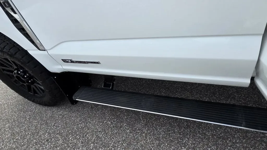 2024 Ford F-250 | Photo 2 of 38