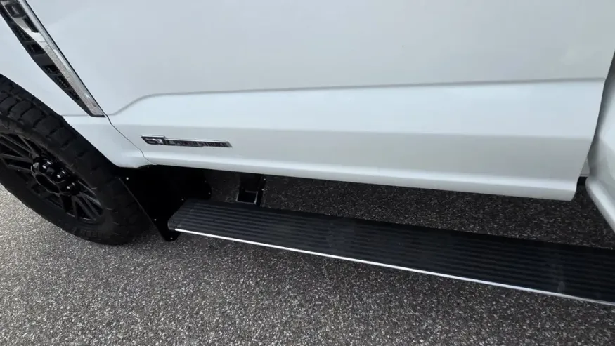 2024 Ford F-250 | Photo 2 of 38