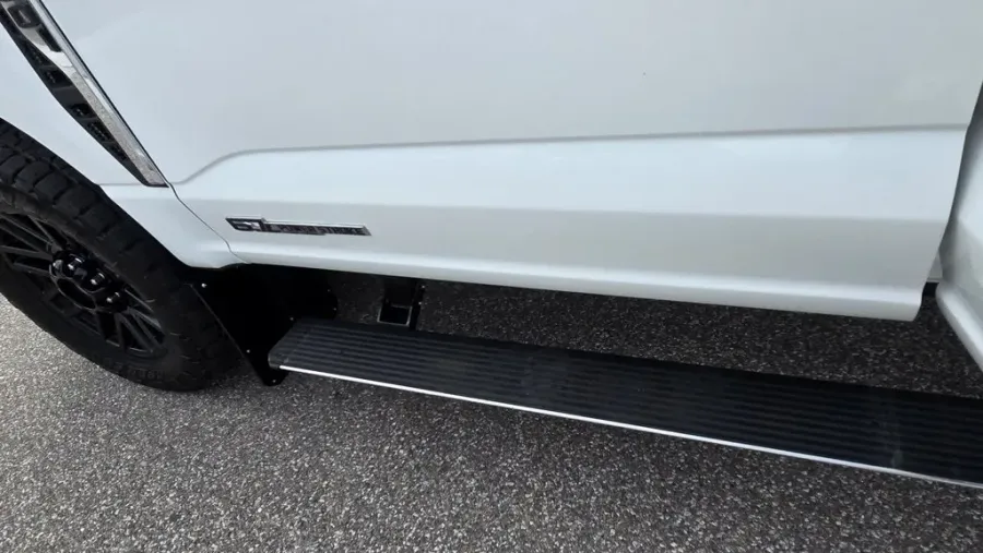 2024 Ford F-250 | Photo 2 of 38