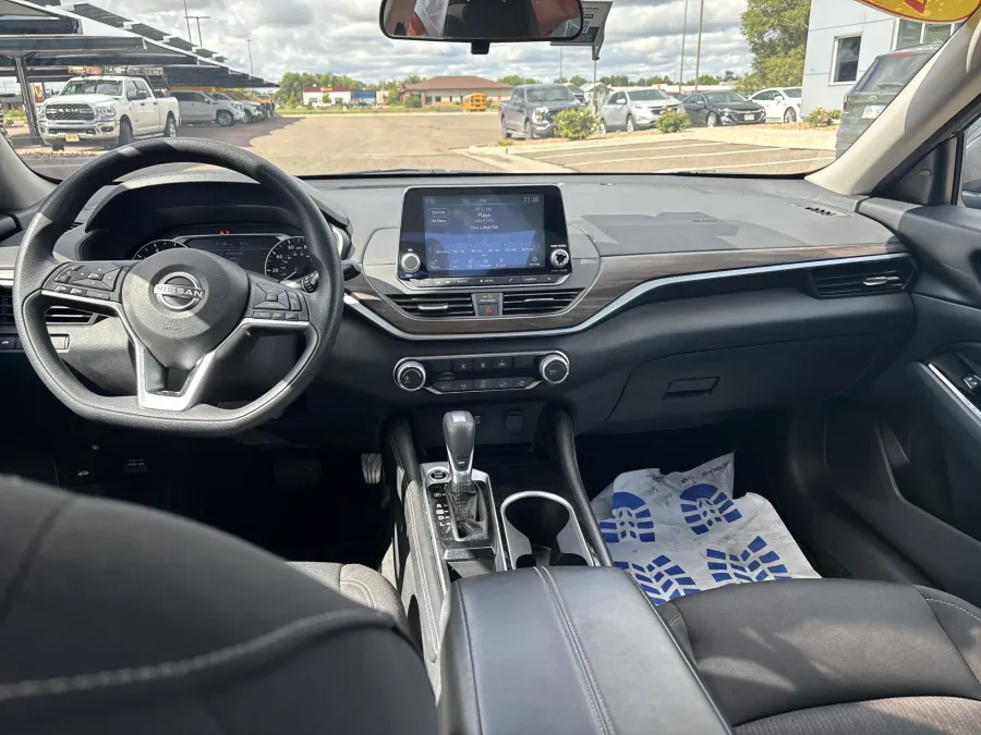 2023 Nissan Altima 2.5 SV | Photo 10 of 19