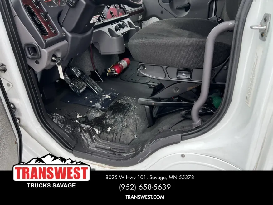 2016 Freightliner M2 106 | Photo 5 of 15